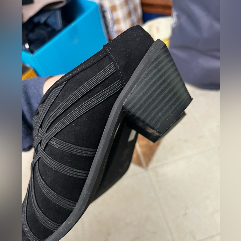Women’s Shoes - Picture 2 of 3